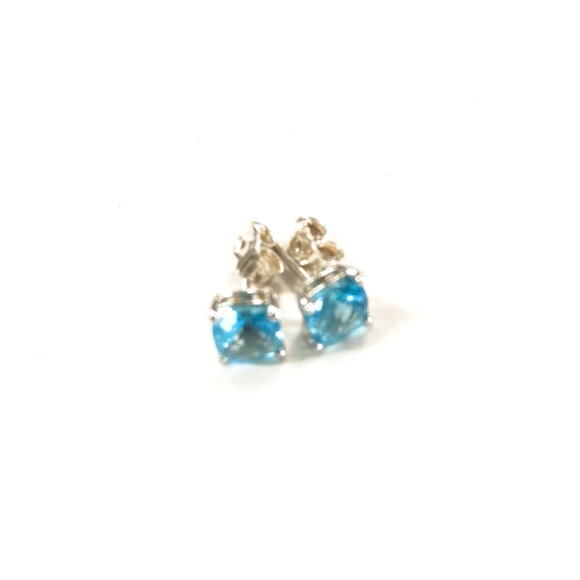 NIB 2MM Topaz Stud Earrings in White Gold - Picture 2 of 7